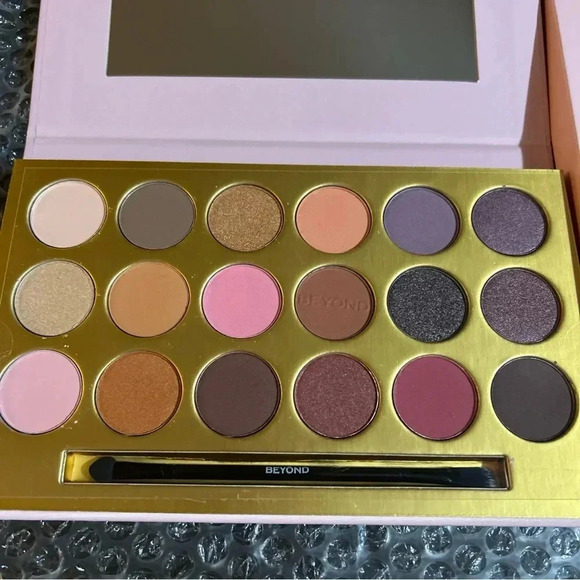 Beyond better than better shimmer and mate eyeshadow palette 25.4/0.9 oz - Picture 2 of 5